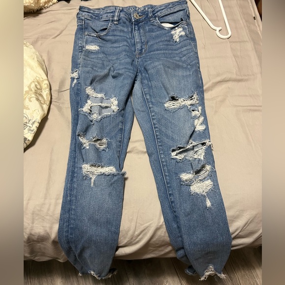 US 6/Short Ripped American Eagle Jeans - Picture 2 of 2